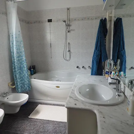 Tavernoland - Duck Side Of Apartman Como