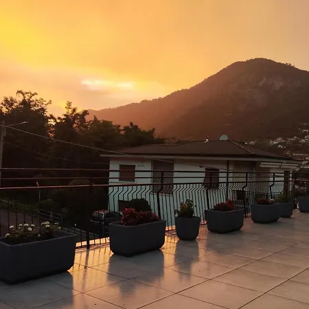 Tavernoland - Duck Side Of Apartman Como